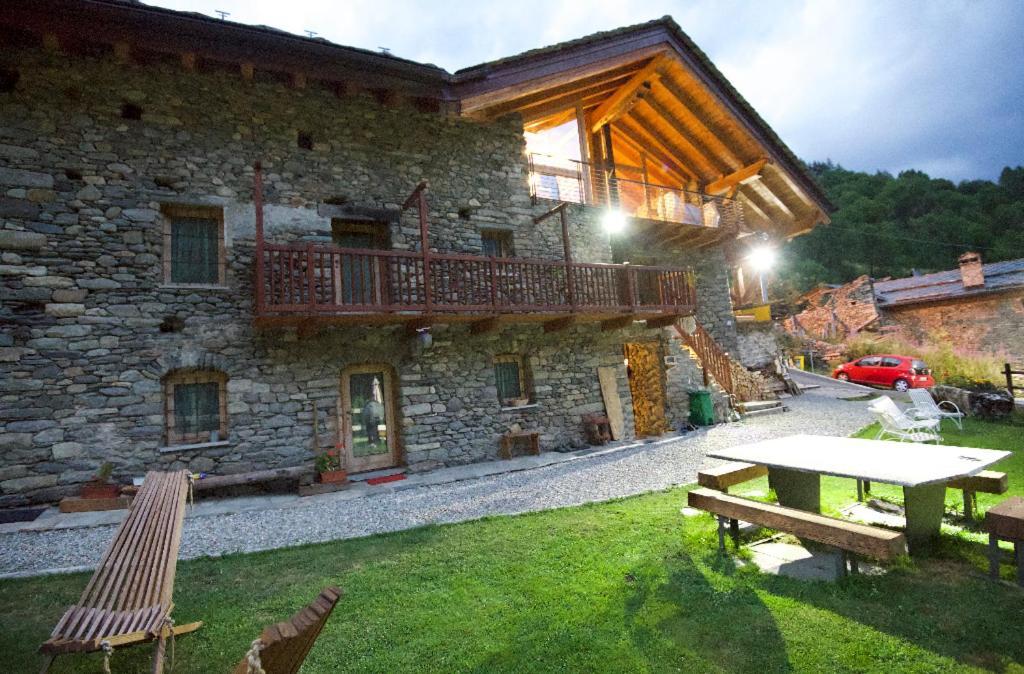 Bed and Breakfast Nuit a Pleiney à Saint-Rhemy-En-Bosses Extérieur photo
